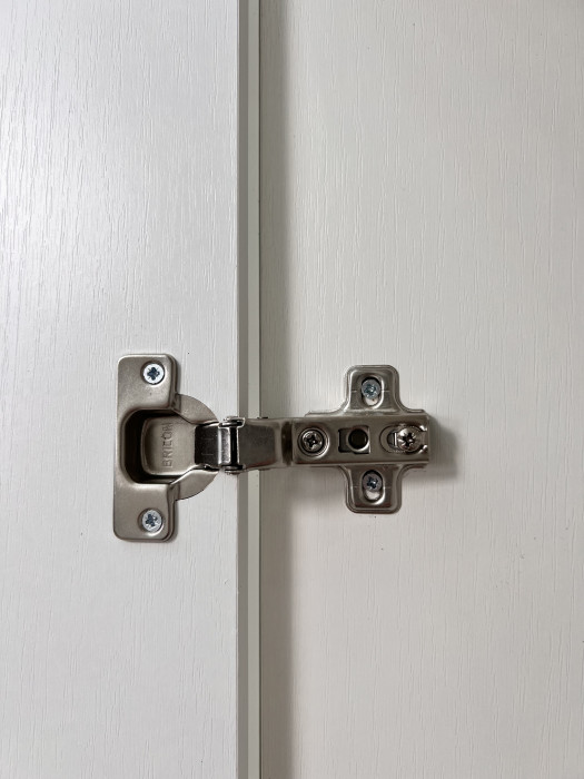 Шкаф Мадрид (1,6) с 6 ящ. внутри с зеркалом, Белый/Ателье светлое